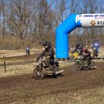 Motory burácely v blátě. Jubilejní pětadvacátý Fichtel day ovládl Karvánky