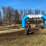 Motory burácely v blátě. Jubilejní pětadvacátý Fichtel day ovládl Karvánky