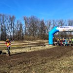 Motory burácely v blátě. Jubilejní pětadvacátý Fichtel day ovládl Karvánky