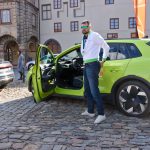 Prachatice přivítaly ecoRally. Diváky na Velkém náměstí zaujaly elektromobily i veterány 