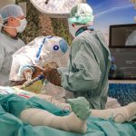 Rychlejší hojení a méně bolesti. Nemocnice České Budějovice provádí nově roboticky asistované náhrady kyčelního kloubu