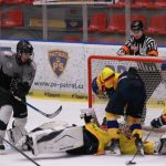 Hokej: Novotný vyměnil helmu, aby přilákal štěstí. Dorost hraje o finále