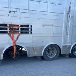 Cizinec převážel skot napříč Evropou s poškozeným přívěsem, kterému chybělo kolo