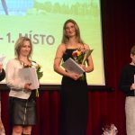 Královnou milevského sportu je olympionička Julie Pejšová. Cenu jí předávala předchůdkyně Pavla Molíková