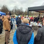 Otužilci skočili do Vltavy, aby pomohli rodinám dětí s postižením. Čekal jsem to horší, řekl jeden z nováčků