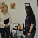 Začínala s voskovkami, dnes vystavuje osmačka Kristyna Hošková originální grafiky