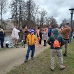 Otužilci skočili do Vltavy, aby pomohli rodinám dětí s postižením. Čekal jsem to horší, řekl jeden z nováčků