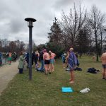 Otužilci skočili do Vltavy, aby pomohli rodinám dětí s postižením. Čekal jsem to horší, řekl jeden z nováčků