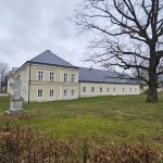 Zámek Dobrohoř zahájil sezonu. Před třinácti lety majitelé kupovali ruinu, teď nabízejí kulturní stánek