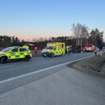 Silnici z Dačic na Hostkovice blokuje nehoda převráceného nákladního auta