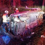 Vážná nehoda u Lékařovy Lhoty: Zranilo se šest lidí, jednu ženu museli záchranáři oživovat