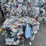 Den na skládce ve Vydlabech: Na pásu se občas objeví sexuální pomůcky, v bioodpadu třeba vysavač