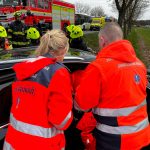 AKTUALIZOVÁNO: Řidič Audi se při předjíždění střetl s traktorem. Silnice u Jindřichova Hradce je uzavřena