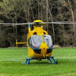 AKTUALIZOVÁNO: Řidič Audi se při předjíždění střetl s traktorem. Silnice u Jindřichova Hradce je uzavřena