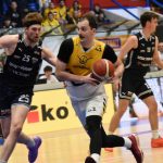 VIDEO: Sršni vstoupili do předkola play off důležitou výhrou