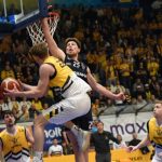 VIDEO: Sršni vstoupili do předkola play off důležitou výhrou