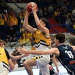 VIDEO: Sršni vstoupili do předkola play off důležitou výhrou