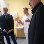 VIDEO: Ministr zdravotnictví na cestě po nemocnicích. V Písku viděl i patologii a prádelnu