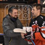 VIDEO: Strakoničtí hokejisté zvládli kvalifikaci suverénně! Úspěšnou sezonu věnovali věrnému fanouškovi