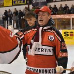 VIDEO: Strakoničtí hokejisté zvládli kvalifikaci suverénně! Úspěšnou sezonu věnovali věrnému fanouškovi