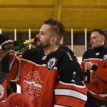 VIDEO: Strakoničtí hokejisté zvládli kvalifikaci suverénně! Úspěšnou sezonu věnovali věrnému fanouškovi