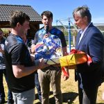 Lepší podmínky pro sport: Drahonice mají nové kabiny i tribunu