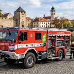 U Šarláku vyroste plavečák, starosta dostane služební Lexus, hasiči auto na vodu. Písek žije aprílem