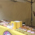 O velikonoční trhy na zámku v Blatné je velký zájem. V restauraci jsou k ochutnání řecké velikonoční pochoutky