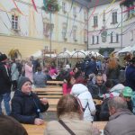 O velikonoční trhy na zámku v Blatné je velký zájem. V restauraci jsou k ochutnání řecké velikonoční pochoutky