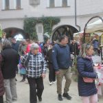 O velikonoční trhy na zámku v Blatné je velký zájem. V restauraci jsou k ochutnání řecké velikonoční pochoutky