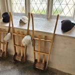 Řehtání, klapání, nebo hrkání? Zvyky a obřady se mění, tajemství zůstává