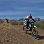 Motokros v Netolicích přilákal tisíce fanoušků. Devětasedmdesátiletý závodník oslavil narozeniny na trati