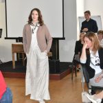 Jarní módní přehlídka v milevské klášterní kavárně nabídla kolekci plnou pastelů a „máslovky“