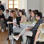 Jarní módní přehlídka v milevské klášterní kavárně nabídla kolekci plnou pastelů a „máslovky“