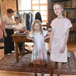 Jarní módní přehlídka v milevské klášterní kavárně nabídla kolekci plnou pastelů a „máslovky“