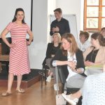 Jarní módní přehlídka v milevské klášterní kavárně nabídla kolekci plnou pastelů a „máslovky“