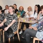 Jarní módní přehlídka v milevské klášterní kavárně nabídla kolekci plnou pastelů a „máslovky“