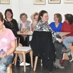 Jarní módní přehlídka v milevské klášterní kavárně nabídla kolekci plnou pastelů a „máslovky“