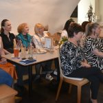 Jarní módní přehlídka v milevské klášterní kavárně nabídla kolekci plnou pastelů a „máslovky“