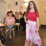 Jarní módní přehlídka v milevské klášterní kavárně nabídla kolekci plnou pastelů a „máslovky“