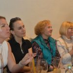 Jarní módní přehlídka v milevské klášterní kavárně nabídla kolekci plnou pastelů a „máslovky“