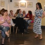 Jarní módní přehlídka v milevské klášterní kavárně nabídla kolekci plnou pastelů a „máslovky“