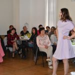 Jarní módní přehlídka v milevské klášterní kavárně nabídla kolekci plnou pastelů a „máslovky“