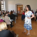 Jarní módní přehlídka v milevské klášterní kavárně nabídla kolekci plnou pastelů a „máslovky“