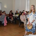 Jarní módní přehlídka v milevské klášterní kavárně nabídla kolekci plnou pastelů a „máslovky“