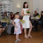 Jarní módní přehlídka v milevské klášterní kavárně nabídla kolekci plnou pastelů a „máslovky“