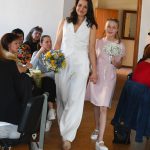 Jarní módní přehlídka v milevské klášterní kavárně nabídla kolekci plnou pastelů a „máslovky“