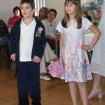 Jarní módní přehlídka v milevské klášterní kavárně nabídla kolekci plnou pastelů a „máslovky“