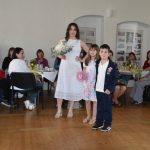 Jarní módní přehlídka v milevské klášterní kavárně nabídla kolekci plnou pastelů a „máslovky“