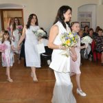 Jarní módní přehlídka v milevské klášterní kavárně nabídla kolekci plnou pastelů a „máslovky“